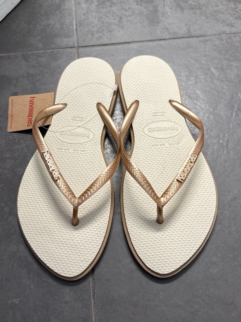 Havaianas Women’s Beige and Rose Gold Slim Point Flip Flops